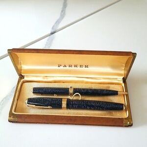 VINTAGE PARKER VACUMATIC FOUNTAIN PEN AND PENCIL SET W/BOX